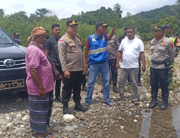 Respon Cepat Video Viral, Kapolres Ende Cek Lokasi Kali Lowolaka Demi Salurkan Bantuan dan Perjuangkan Pembangunan Jembatan