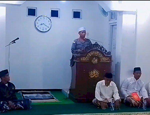 Hadir dalam Peringatan Isra’ Mi’raj, Kapolsek Pulau Ende Ajak Warga Jaga Iman danTaqwa serta Jaga Kamtibmas