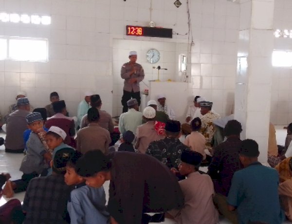 Melalui Kegiatan Jum'at Barokah, Kapolsek Pulau Ende Ajak Warga Jaga Iman dan Taqwa serta Jaga Kamtibmas