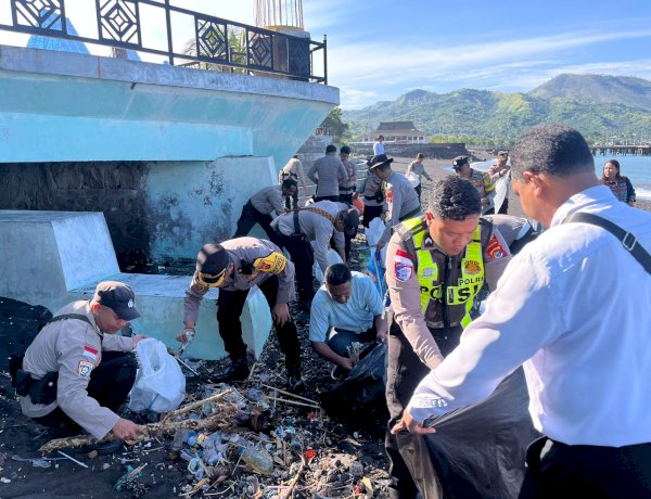 Wukudkan Polri untuk Masyarakat, Polres Ende Sulap Pantai Kota Raja Jadi Bersih dan Nyaman