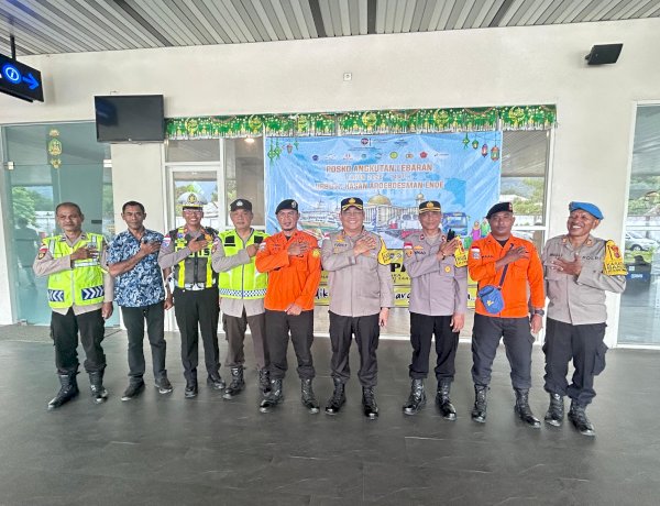 Jamin Keamanan Mudik Lebaran Idul Fitri 1447 H, Kapolres Ende Pantau Langsung Posko Terpadu di Bandara Ende