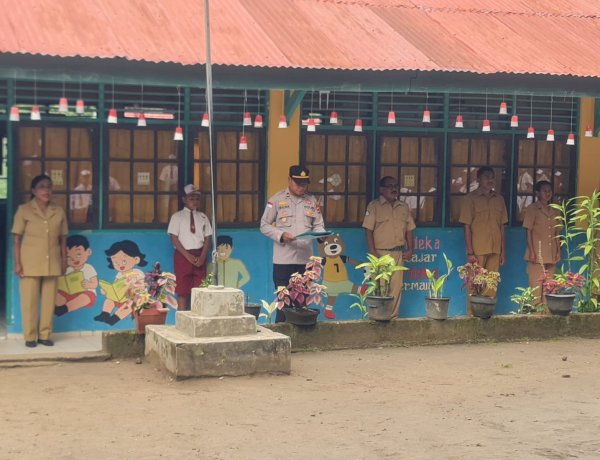 Tanamkan Disiplin Sejak Dini, Kapolsek Wolowaru Jadi Irup dan Beri Pelatihan kepada Siswa SD Katolik Wololele B