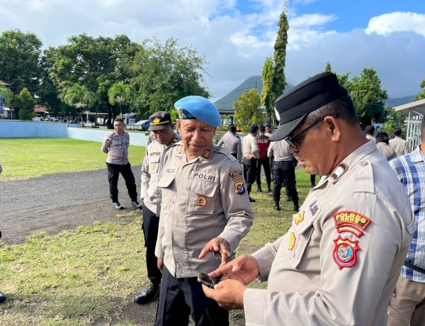 Perangi Judi Online, Propam Polres Ende Sidak Handphone Personel secara Mendadak dalam Opsgaktiblin