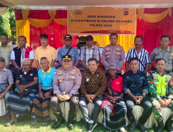 Perkuat Sinergi dan Tebar Kebaikan, Kapolres Ende dan Ketua Bhayangkari Kunker Humanis di Polsek Wewaria