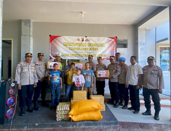 Sambut Hari Bhayangkara ke-80, Polres Ende Polda NTT Gelar Bansos di Tiga Panti Asuhan