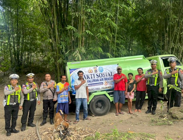Polres Ende Polda NTT Salurkan 15.000 Liter Air Bersih untuk Warga Onekore Lewat Polantas Menyapa di Hari Bhayangkara ke-80