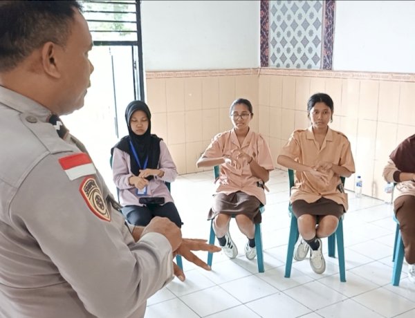 Sambut Hari Bhayangkara ke-80, Polres Ende Berikan Terapi USEFT kepada Siswa PKL