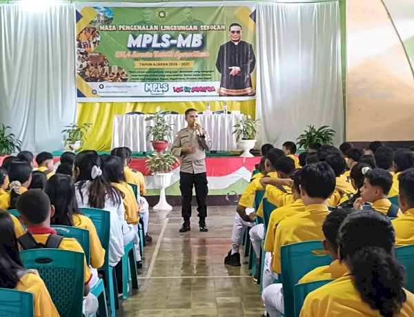 Perangi Bullying dan Narkoba, Sat Binmas Polres Ende Edukasi 432 Siswa Baru di SMAK Syuradikara