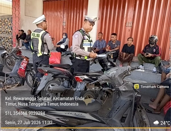 Tingkatkan Kesadaran Berkendaraan, Satlantas Polres Ende Polda NTT Turun ke Jalan Edukasi Pengendara dan Tukang Ojek