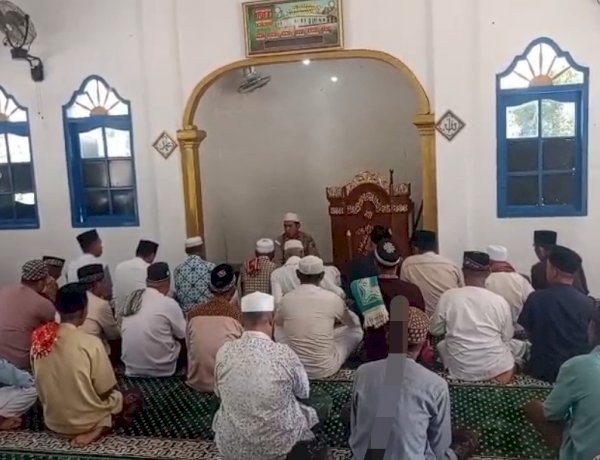 Kapolsek Ende Jadi Khatib dan Imam Sholat Jumat, Ajak Jamaah Tingkatkan Iman dan Jauhi Perbuatan Maksiat