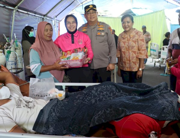​Sentuhan Kasih Bhayangkari Cabang Ende: Salurkan Bantuan Sosial untuk Pasien Terdampak Gempa di RSUD Ende