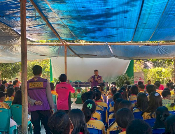 Gelar Trauma Healing di SMAK Syuradikara, Tim Psikologi Polda NTT dan Jatim Pulihkan Mental 350 Pelajar
