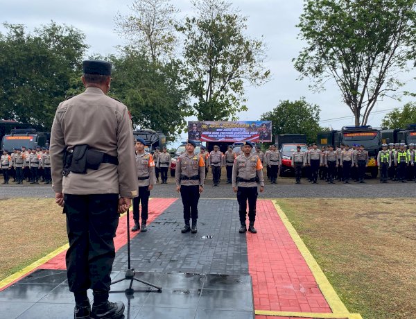 Tuntas Emban Misi Kemanusiaan Bencana Flores, Ratusan Personel BKO Brimob Nusantara Dilepas dalam Apel Haru di Polres Ende