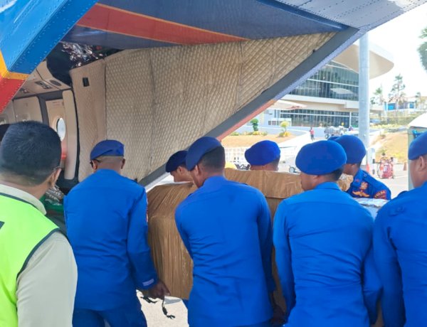 Gugur di Papua, Jenazah drh. Alfonsius Diterbangkan dengan Pesawat Polri Menuju Maumere