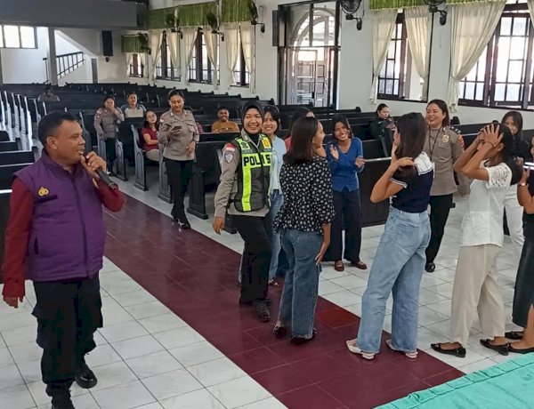 ​Keceriaan di Gereja Syalom Ende, Srikandi Polres Ende Polda NTT Hadirkan Trauma Healing dan Dongeng Ceria untuk Calon Sidi