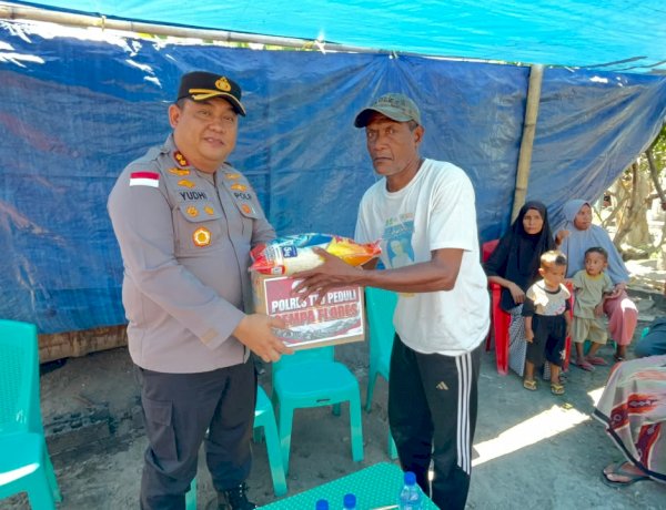 Kapolres Ende Salurkan Bantuan Sosial dari Polres TTU untuk Warga Terdampak Gempa di Tetandara Ende