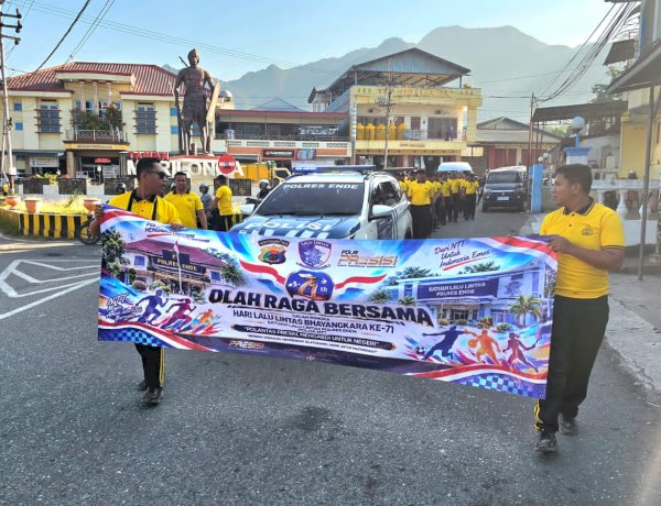 Perkuat Sinergitas dan Soliditas, Polres Ende dan Kompi 3 Yon B Pelopor Gelar Olahraga Bersama Peringati HUT Lalu Lintas Bhayangkara ke-71