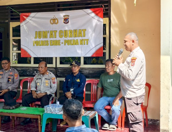 Upaya Pemulihan Pasca Gempa Flores, Polres Ende Polda NTT Serahkan Bansos dan Serap Aspirasi Warga Lewat Jumat Curhat