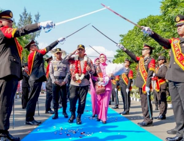 Natoni, Tarian Daerah hingga Pedang Pora Sambut Kehadiran Kapolda NTT Irjen Pol. Reza Arief Dewanto di Mapolda