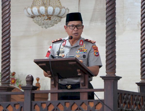 Kapolda NTT Gelar Jumat Keliling, Sapa Masyarakat, Sampaikan Pesan Kamtibmas dan Bagikan Jumat Berkah