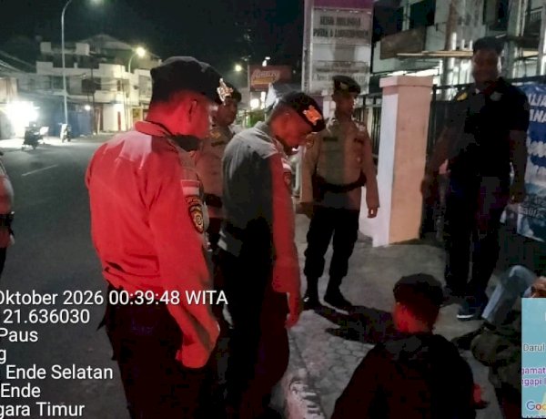 Cegah Potensi Gangguan Kamtibmas, Personel Patroli Satsamapta Polres Ende bubarkan Remaja Nongkrong Larut Malam