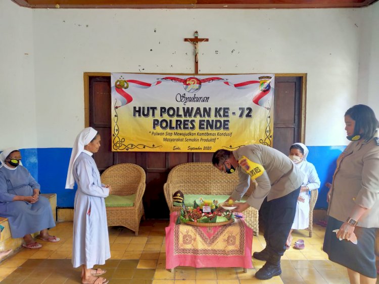 Dalam Rangka Hut Polwan Ke-72, Polwan Polres Ende Berbagi Kasih Dengan Anak Yatim
