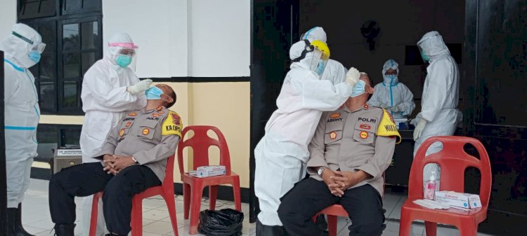 Deteksi Dini Penyebaran Covid-19, Seluruh Anggota Polres Ende Jalani Rapid Antigen