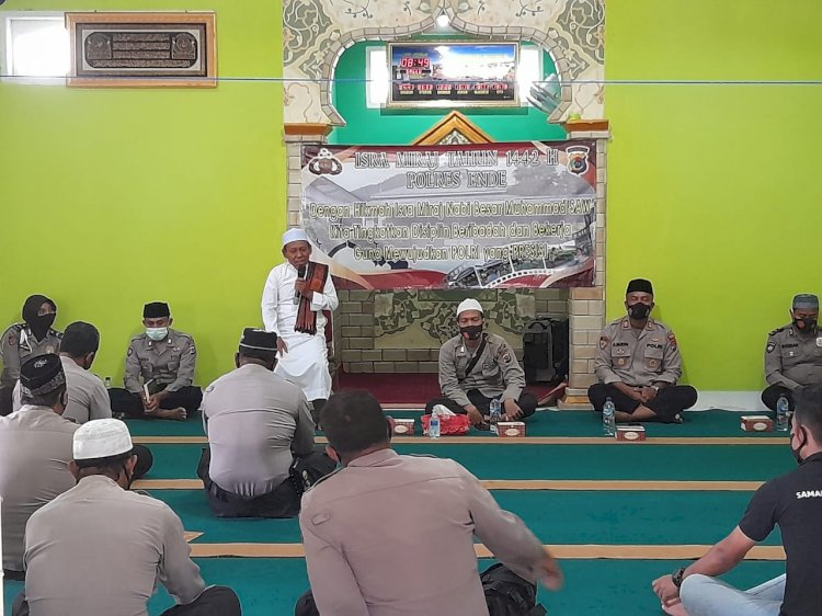 Polres Ende Peringati Hari Isra Mi'raj di Masjid Shiratal mustaQim