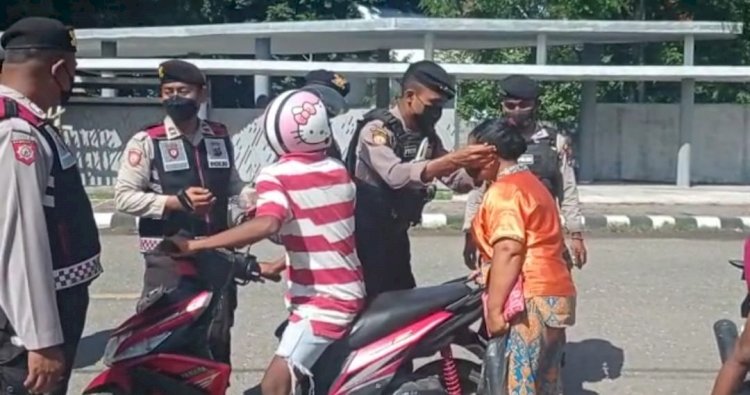 Personel Sat Samapta Polres Ende Rutin Laksanakan Patroli dan Berikan Himbauan Prokes