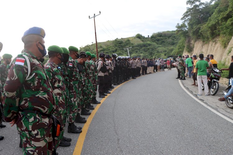 Ratusan Personil Gabungan TNI-Polri Amankan Konstatering dan Eksekusi Atas Tanah Sengketa Di Kecamatan Nangapanda