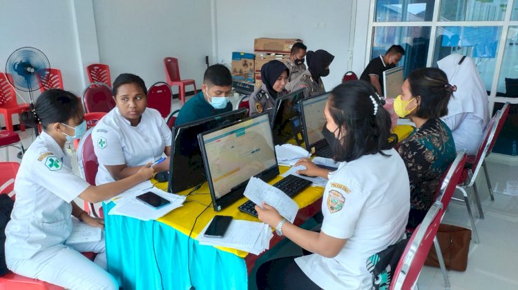 Polres Ende Bekerjasama Dengan Dinas Kesehatan Gelar  Percepatan Input Data Vaksinasi Di Wilayah Kab.Ende