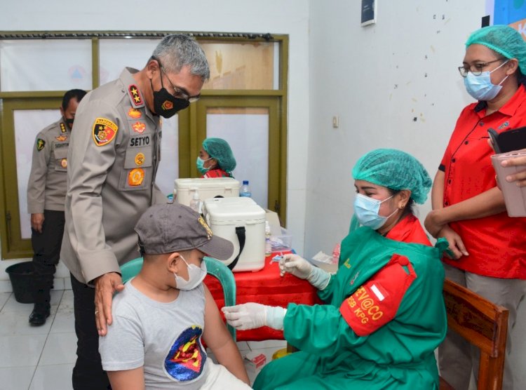 Tinjau Pelaksanaan Vaksinasi Merdeka Anak, Kapolda NTT : Target yang Harus Dicapai dengan Jumlah Anak yang Ada di Wilayah Nusa Tenggara Timur ini kurang lebih 607.189.