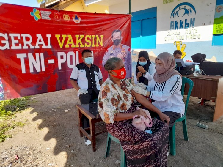 Polres Ende Terus Lakukan Akselerasi Gerai Vaksin TNI-Polri Yang Diperuntukan Untuk Lansia