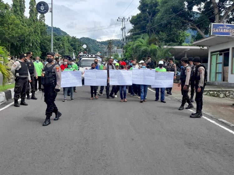 Personil Gabungan Polres Ende Amankan Aksi Damai Dari Nasabah/Anggota PT. Asia Dinasty Sejahtera