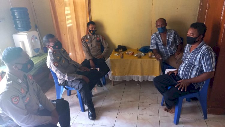 Jalin Kemitraan, Kapolsek Maurole Silaturahmi ke Ketua Stasi Kapela Santo Yoseph Kedeboro Desa Maurole