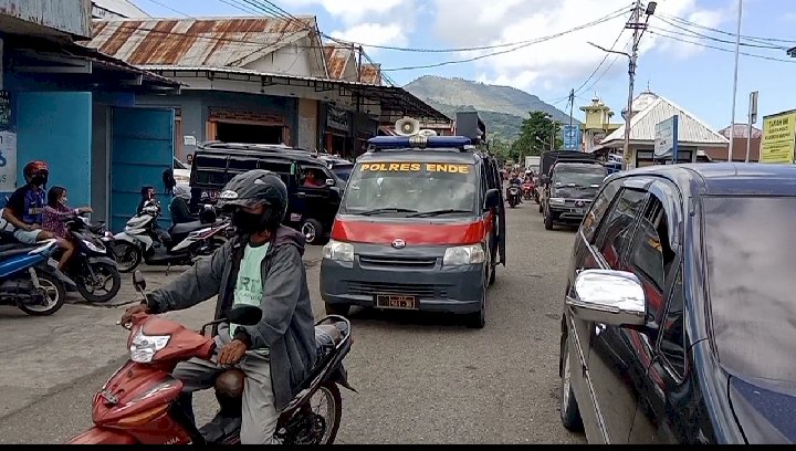 Sat Binmas Polres Ende Lakukan Patroli Imbau Kepada Warga Untuk Vaksin Covid-19