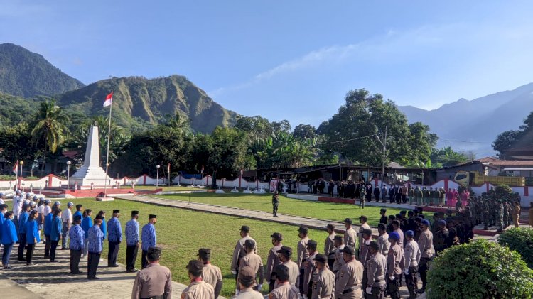 Sambut HUT RI Ke 77 Kapolres Ende Hadiri Upacara Tabur Bunga di Taman Makam Pahlawan Maribhara Ende