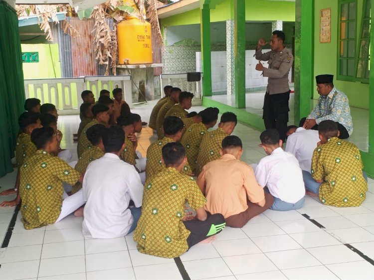 Cegah Kenakalan Remaja, Bripka Hendra Yanto Abbas Beri Pembinaan dan Penyuluhan di Sekolah MAN Ende