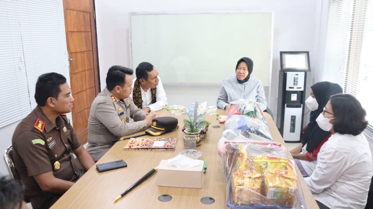 Polres Ende Amankan Jalanya  Kunjungan Kerja Menteri Sosial RI di Kabupaten Ende