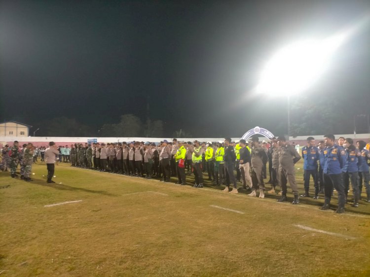 Ratusan Personil Gabungan Polres Ende Amankan Pertandingan Final Turnamen Ema Gadi Djou Soccer Festifal