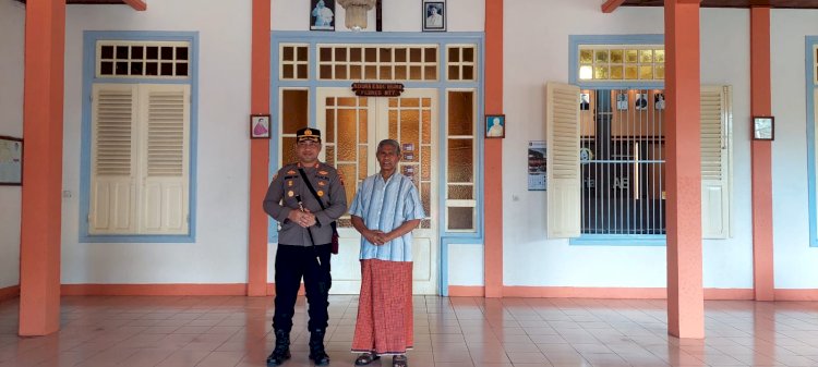 Jalin Silaturahmi, Kapolres Ende Kunjungi Istana Kediaman Keuskupan Agung Ende