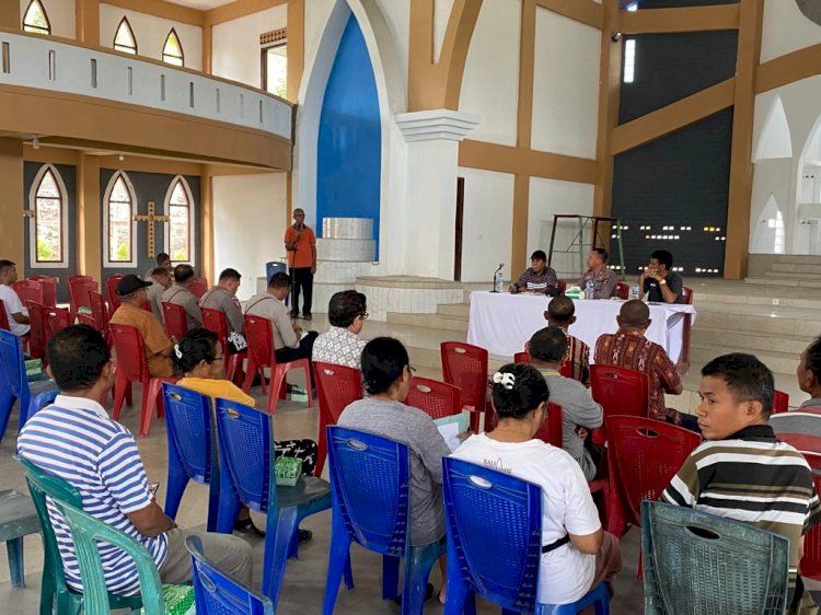 Serap Keluhan Masyarakat, Polres Ende Gelar Kegiatan Minggu Kasih di Gereja Santo Donatus Bhonawa