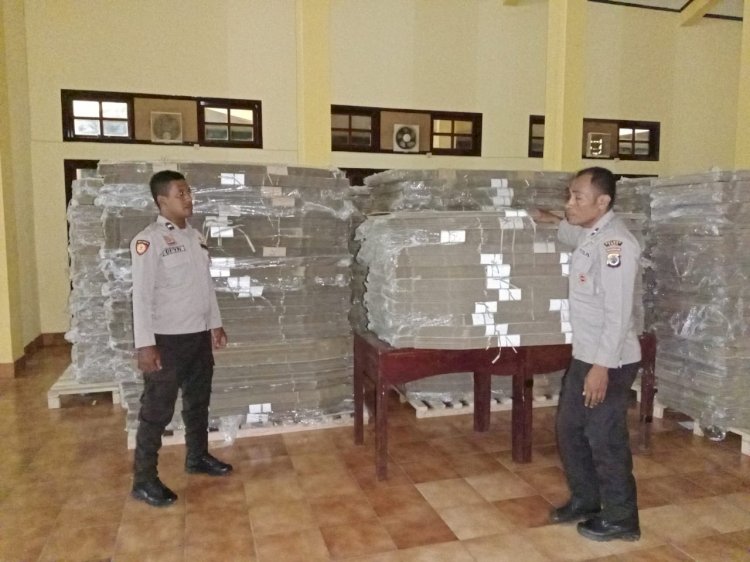 Jamin Keamanan Logistik Pemilu, Polres Ende Tempatkan Personil Lakukan Pengamanan