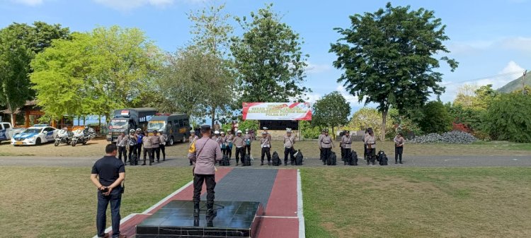 Polres Ende Laksanakan Apel Pergeseran Pasukan dan Pengecekan Ranmor Dalam Rangka Kunker RI 1  di Nagekeo