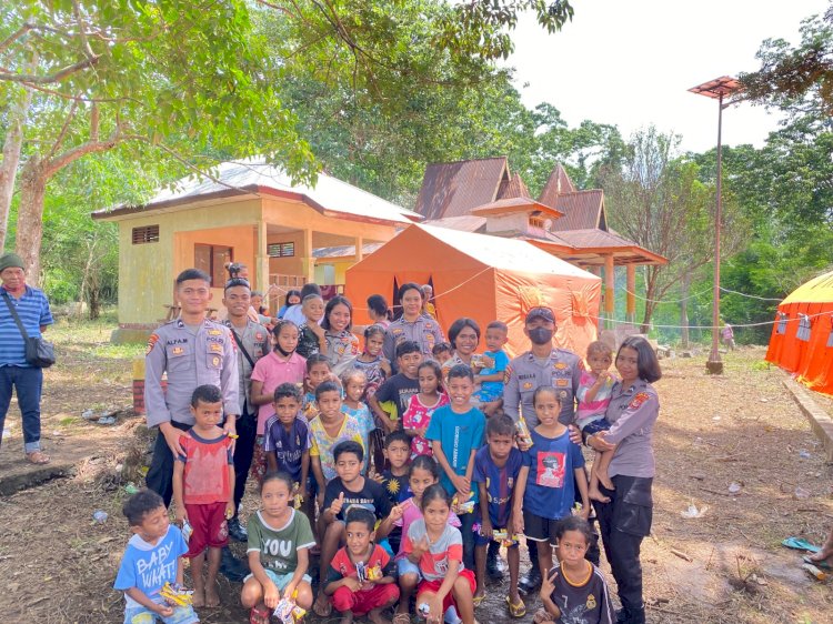 Misi Kemanusian, Tim Trauma Healing Polwan Ditsamapta Polda NTT Mendekatkan Harapan di Tengah Erupsi