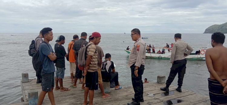 Menyikapi Bahaya Cuaca Ekstrim, Sat Binmas Polres Ende Berikan Imbauan Kepada Masyarakat yang Bermukim di Pesisir