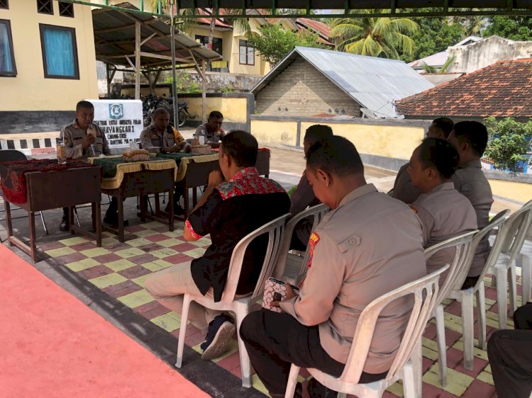 Waka Polres Ende Kompol Ahmad, S. H Bersama Kabag SDM Melaksanakan Kegiatan Supervisi ke Polres Pulau Ende