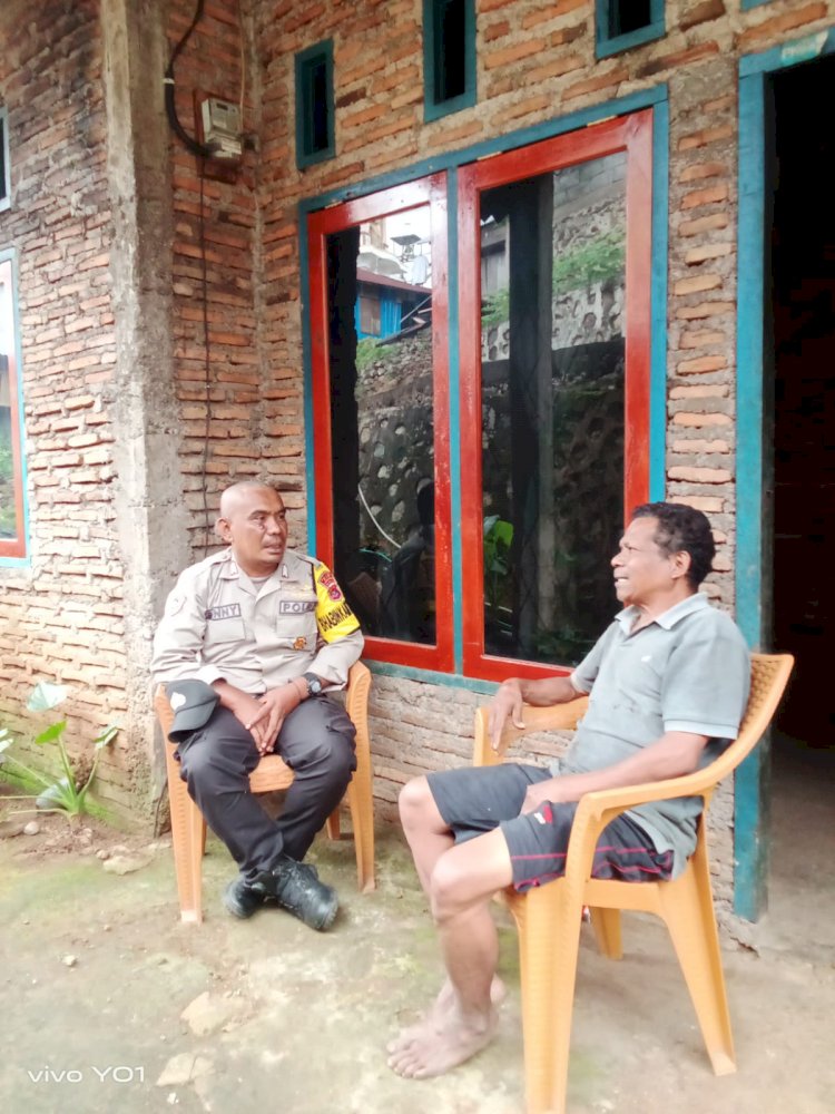 Pak Bhabin Sambang Wilayah Binaan: Patroli Rutin Bintibmas & Sambang / DDS Serta Himbauan Kamtibmas Kepada Warga Masyarakat