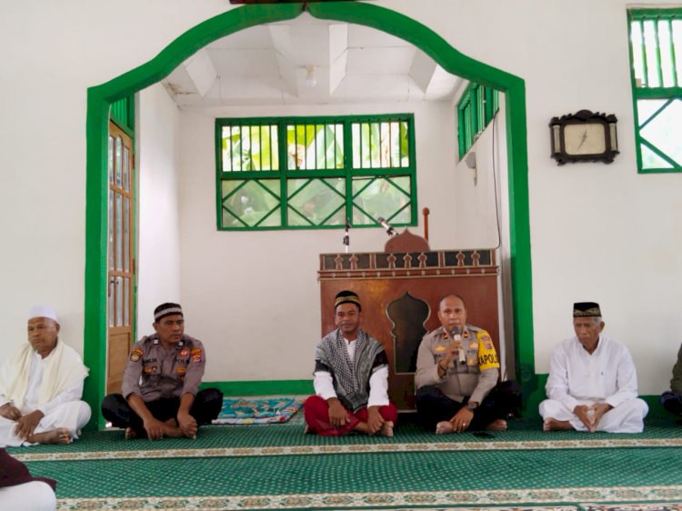 Jumat Curhat di Masjid Al-jihad Ho'amaka, Simak Penekanan Kapolsek Wolowaru kepada Warga Desa Mbuliwaralau