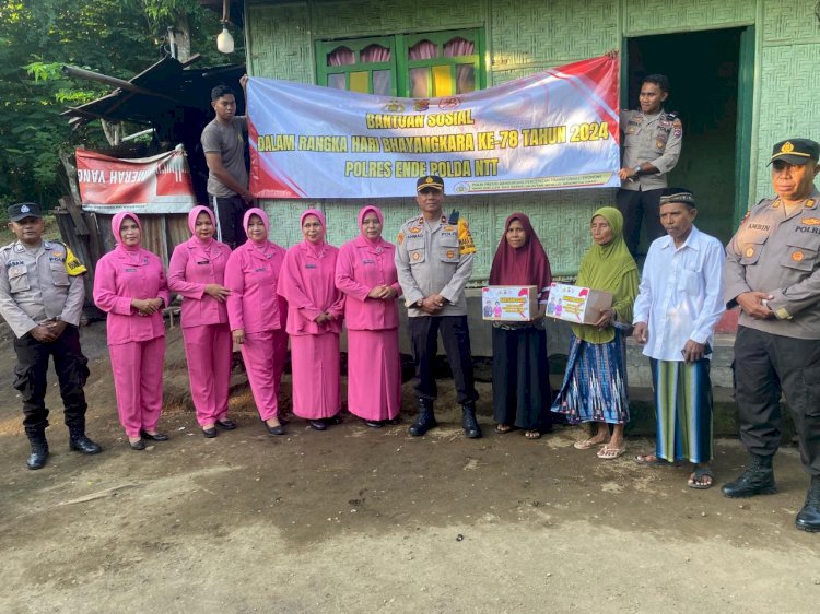 Hari Bhayangkara ke-78, Polres Ende Salurkan Banson kepada Warga Kurang Mampu